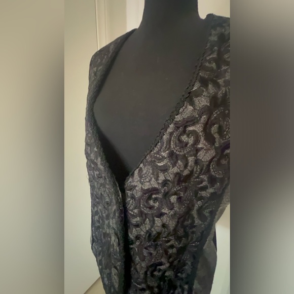 Embroidered vest - Picture 1 of 5